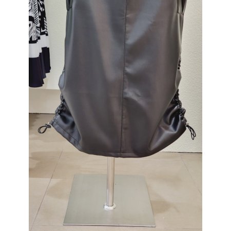 포켓 스트링 레더 롱스커트