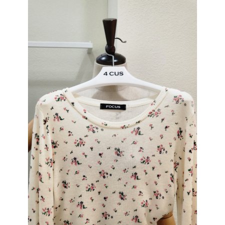 잔꽃 포인트 라운드 니트