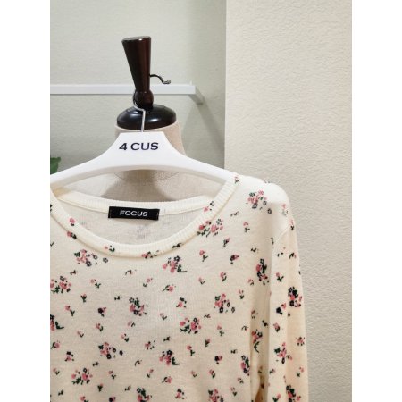 잔꽃 포인트 라운드 니트