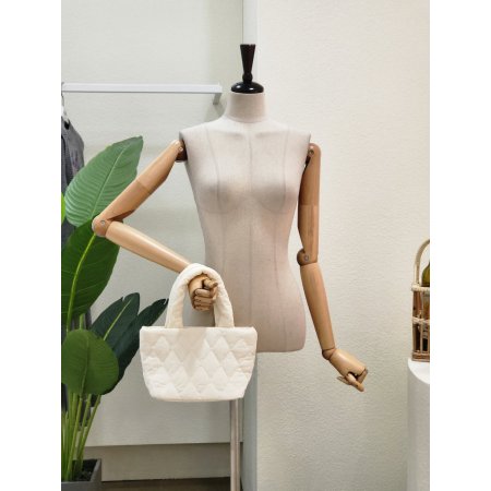 다이아 퀼팅 토트백