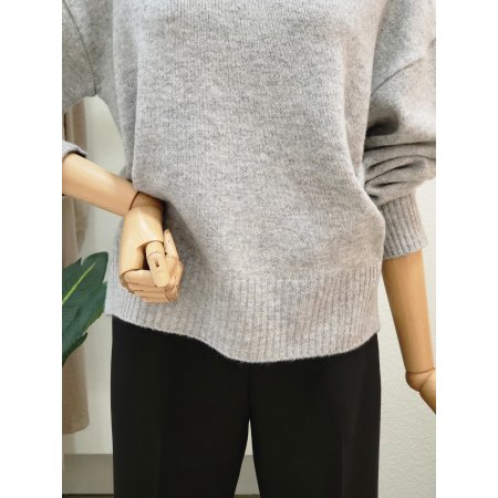 언발런스 오프숄더 니트