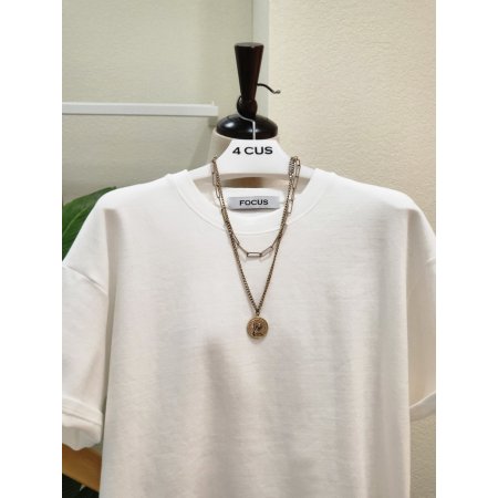 트임 루즈핏 라운드 티셔츠