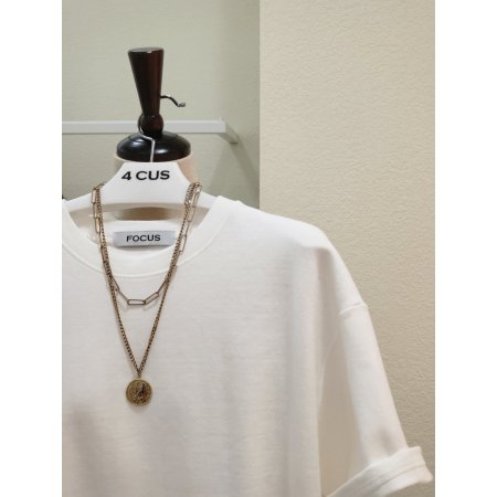 트임 루즈핏 라운드 티셔츠