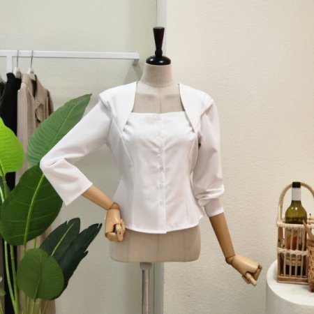 둥근 스퀘어넥 리본 블라우스