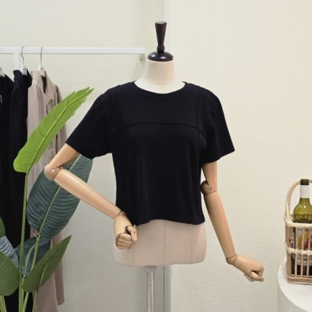 핀턱 라운드 반팔 티셔츠