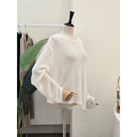 라운드넥 언발란스 슬릿 니트