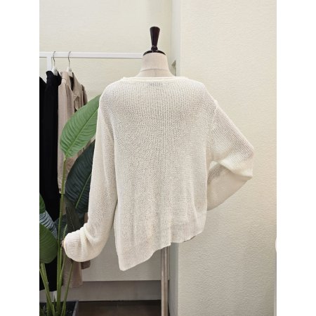 라운드넥 언발란스 슬릿 니트