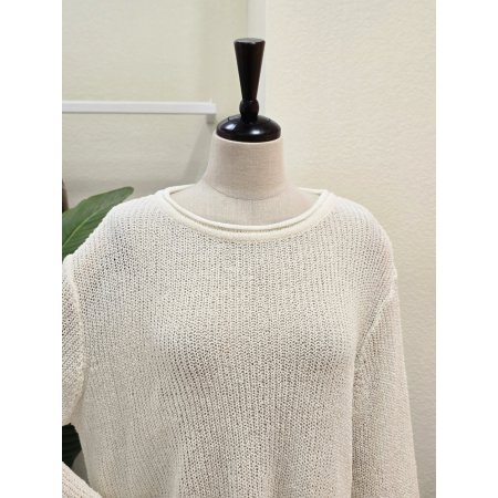 라운드넥 언발란스 슬릿 니트