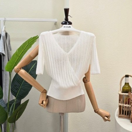 심플 부클 브이넥 니트