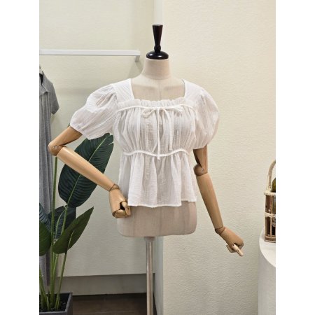 리본 셔링 크롭 블라우스