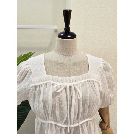 리본 셔링 크롭 블라우스