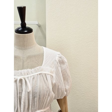 리본 셔링 크롭 블라우스