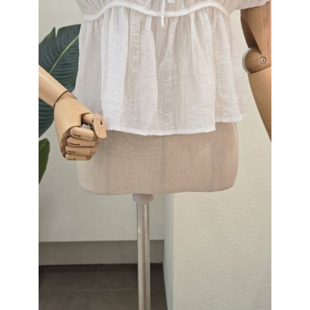 리본 셔링 크롭 블라우스