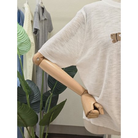 라운드넥 얼룩말 자수 니트