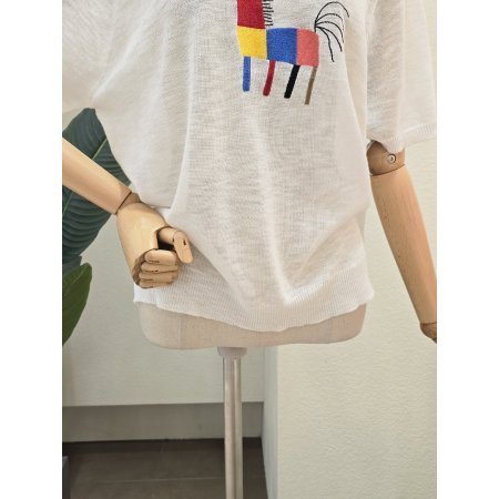 라운드넥 얼룩말 자수 니트