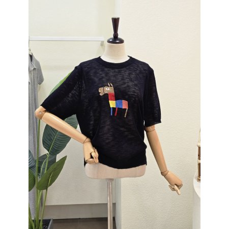 라운드넥 얼룩말 자수 니트