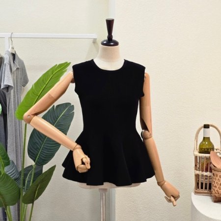 밑단 플레어 라운드넥 니트