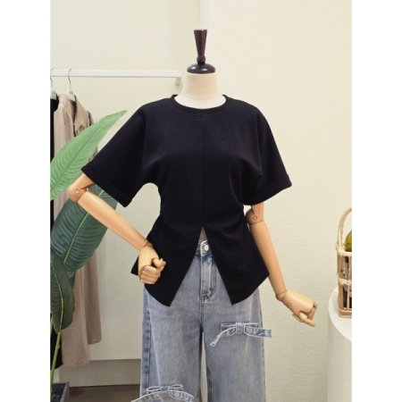 라운드넥 앞 슬릿 티셔츠