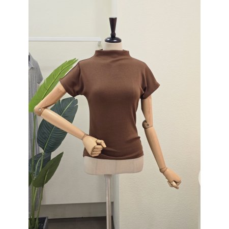 반하이넥 반팔 티셔츠