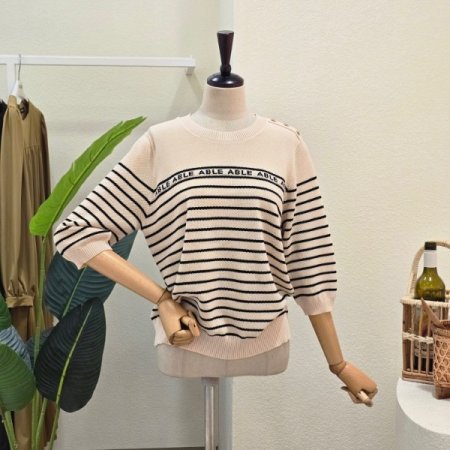 스트라이프 배색 버튼 니트