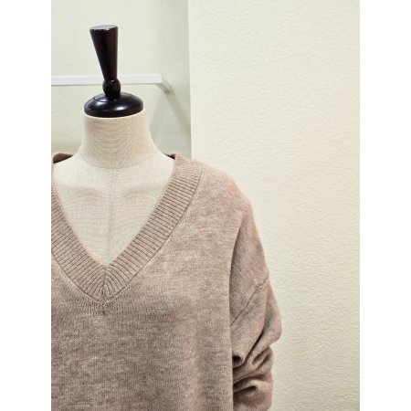 루즈핏 브이넥 니트 원피스