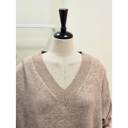 루즈핏 브이넥 니트 원피스