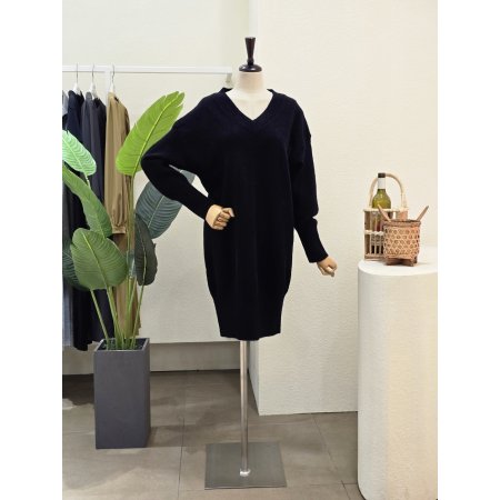 루즈핏 브이넥 니트 원피스