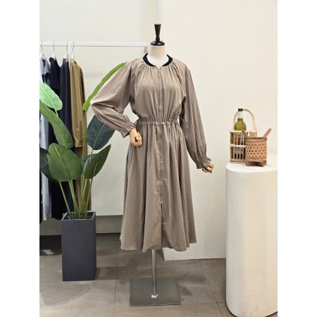 라운드넥 지퍼 클로징 롱 원피스