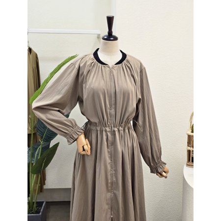 라운드넥 지퍼 클로징 롱 원피스