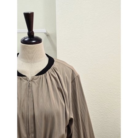 라운드넥 지퍼 클로징 롱 원피스