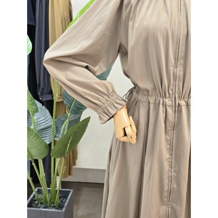 라운드넥 지퍼 클로징 롱 원피스