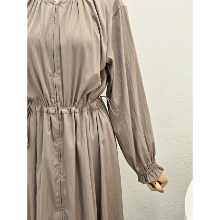 라운드넥 지퍼 클로징 롱 원피스