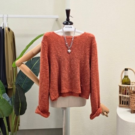 데일리 부클 라운드넥 니트