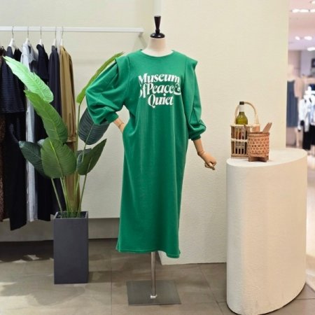 파워 숄더 레터링 원피스