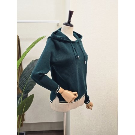 레터링 자수 후드넥 니트