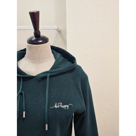 레터링 자수 후드넥 니트