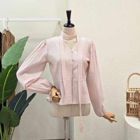 네크끈 어깨 셔링 블라우스