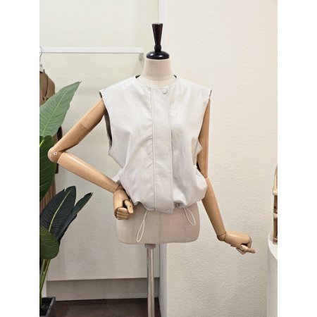 라운드넥 에코 레더 베스트