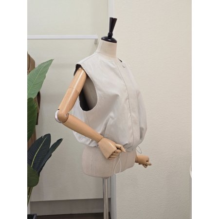 라운드넥 에코 레더 베스트