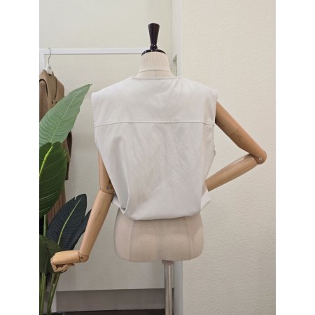 라운드넥 에코 레더 베스트