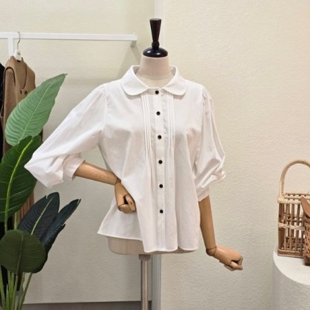 둥근 카라 핀턱 블라우스