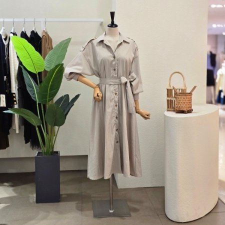 어깨 견장 셔츠형 벨티드 원피스