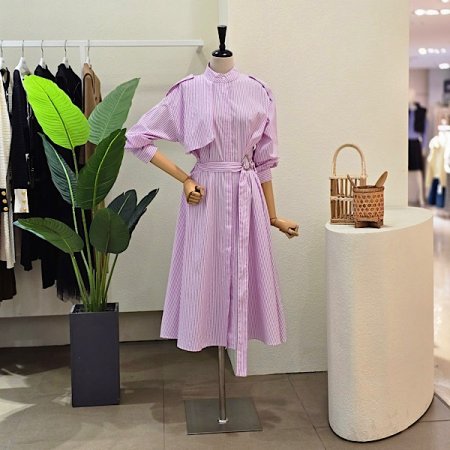 세로 패턴 트렌치형 벨티드 원피스