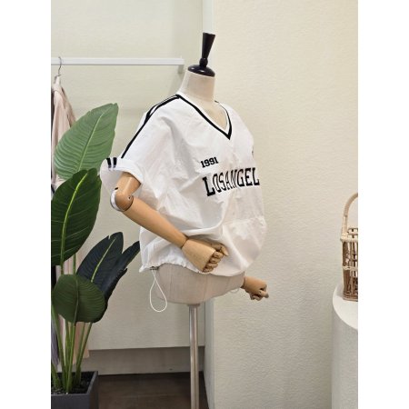 레터링 컬러 배색 브이넥 티셔츠