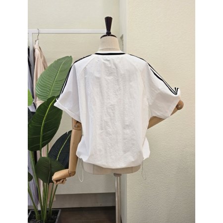 레터링 컬러 배색 브이넥 티셔츠