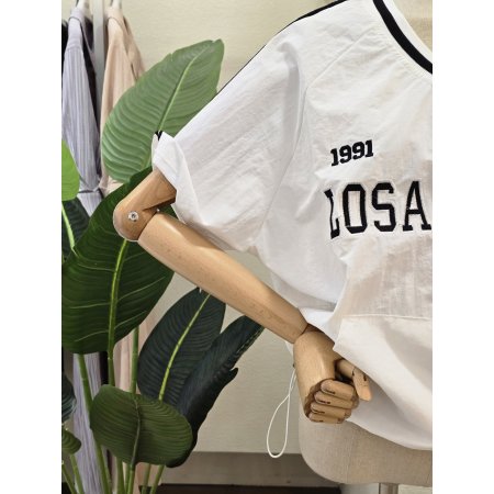 레터링 컬러 배색 브이넥 티셔츠