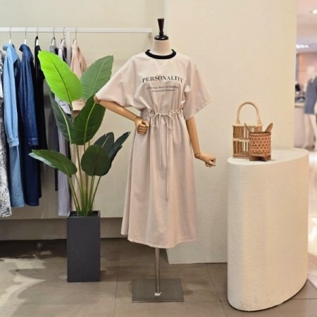 클래식 레터링 스트링 원피스