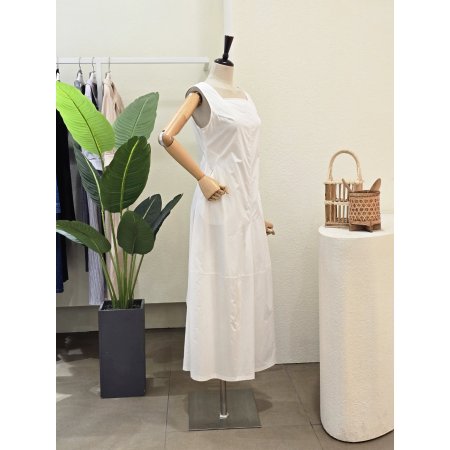 스퀘어넥 핀턱 민소매 원피스