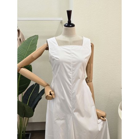 스퀘어넥 핀턱 민소매 원피스