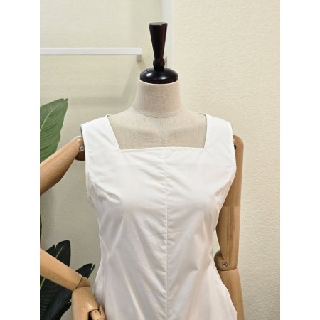 스퀘어넥 핀턱 민소매 원피스